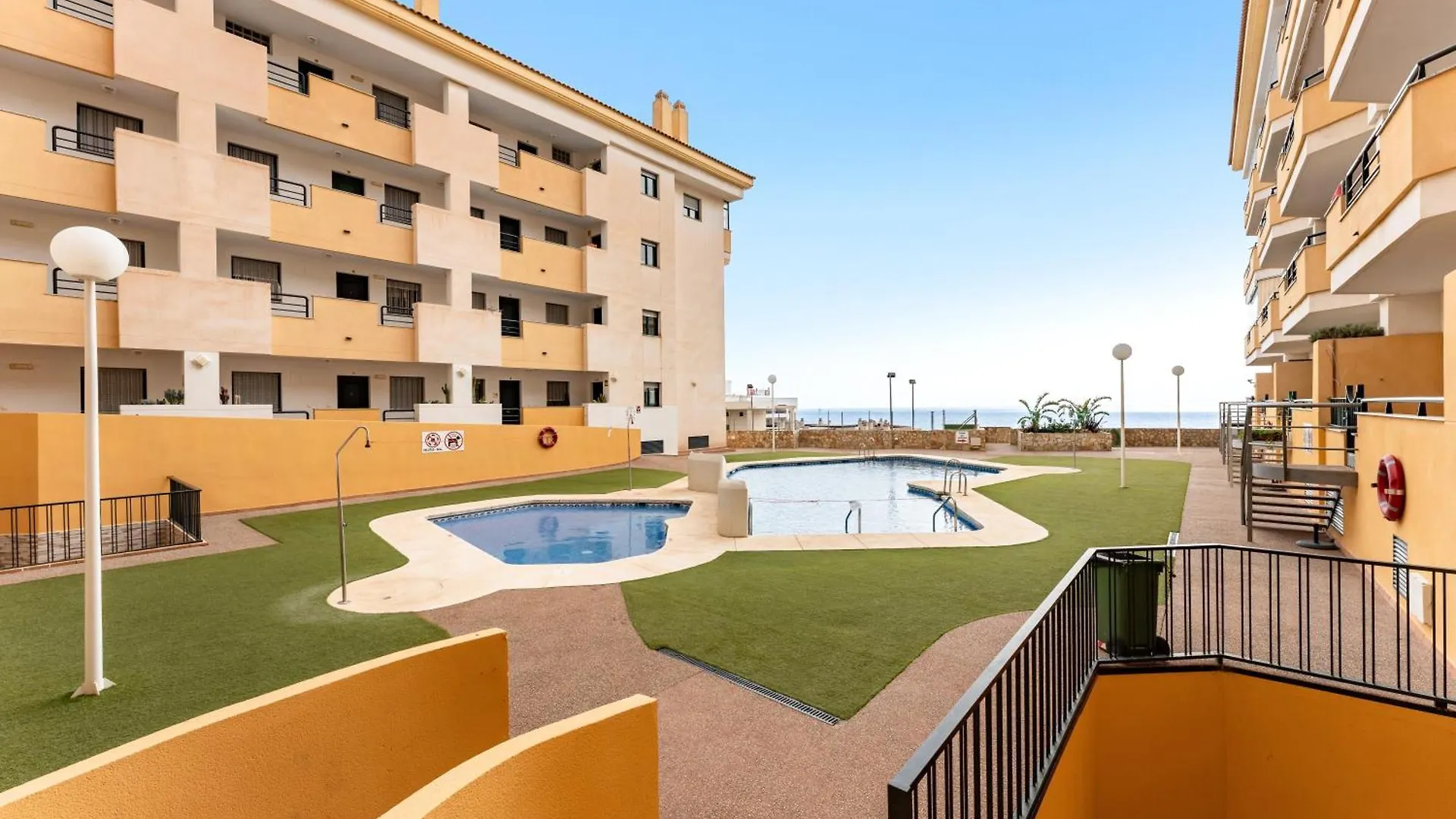בנאלמדנה Coastal Comfort 2 Bed, Parking Pool And Terrace ספרד
