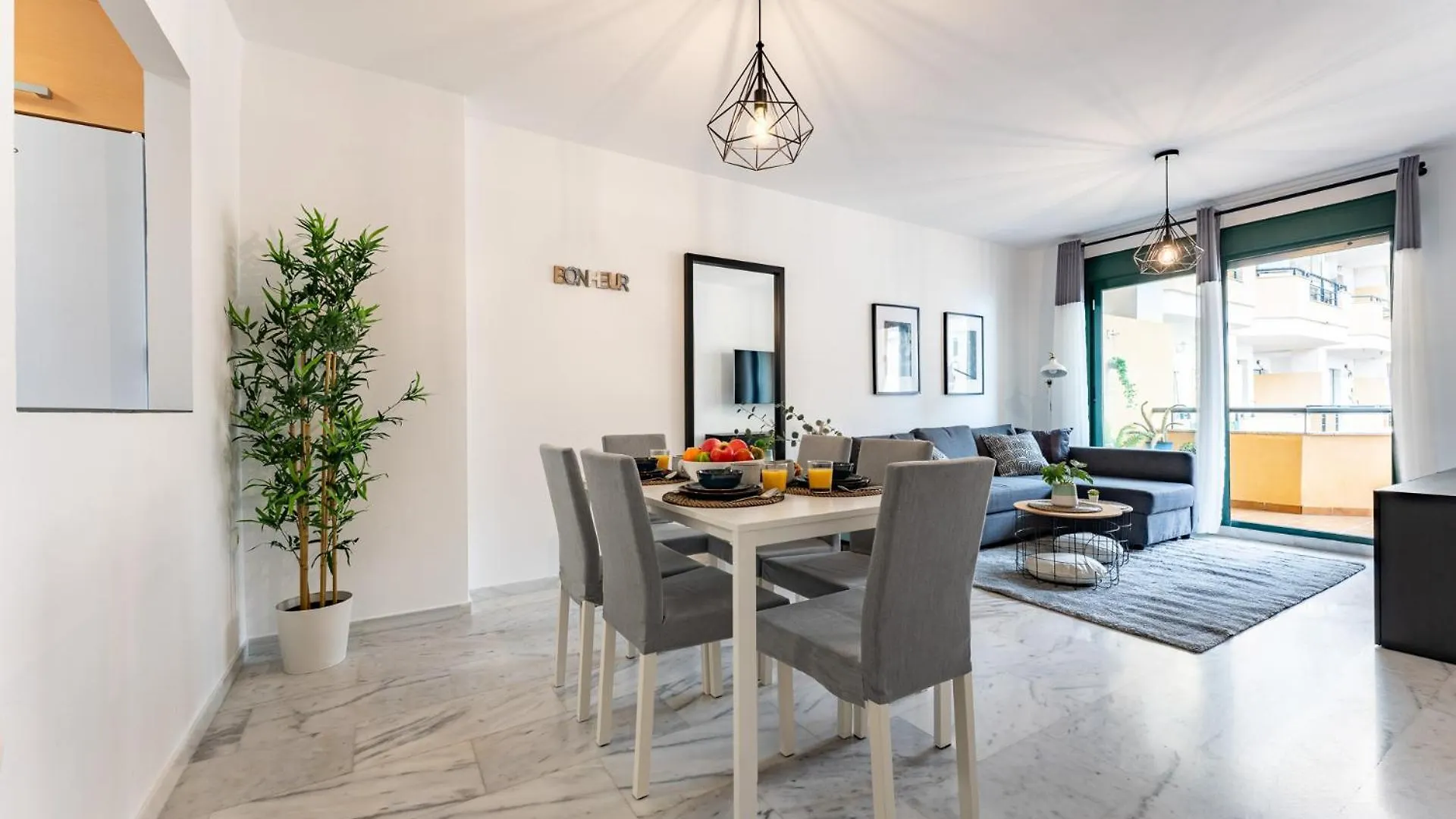 דירה בנאלמדנה Coastal Comfort 2 Bed, Parking Pool And Terrace