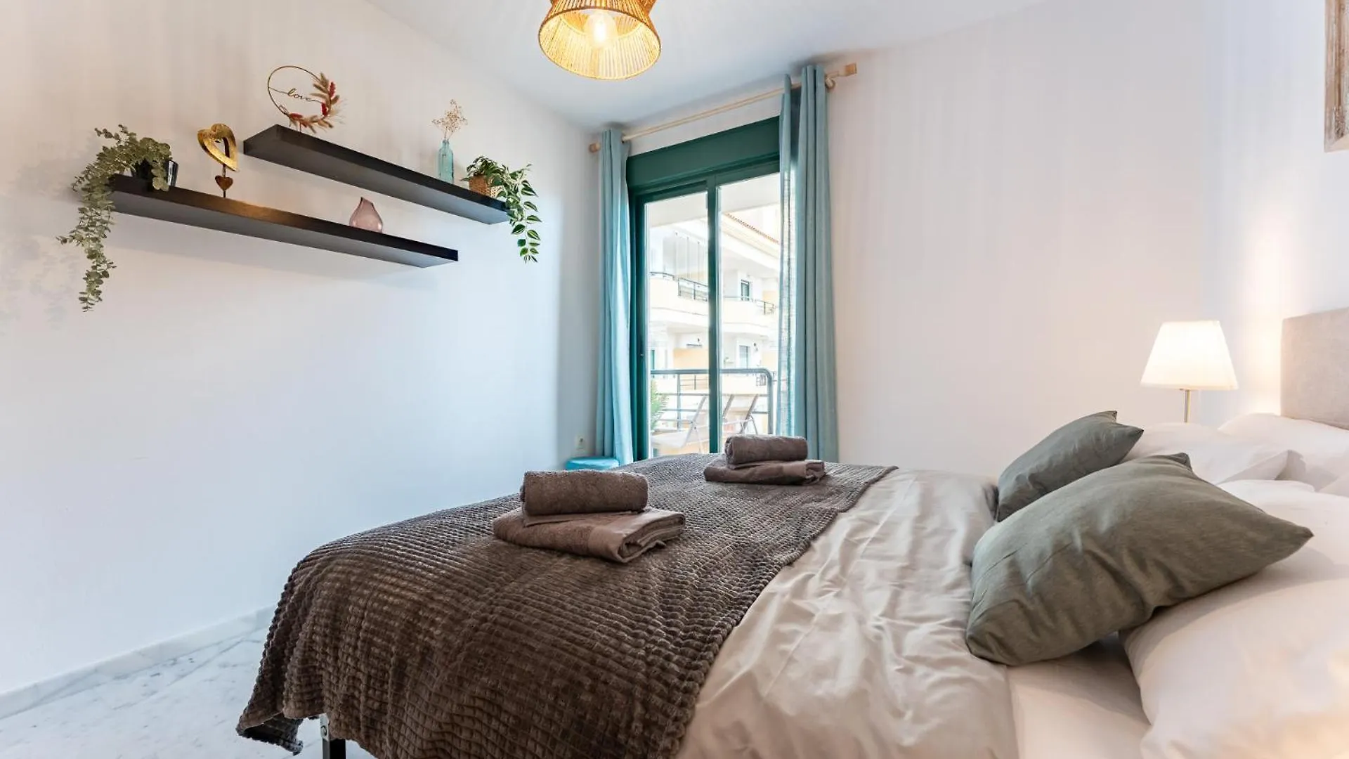 דירה בנאלמדנה Coastal Comfort 2 Bed, Parking Pool And Terrace ספרד
